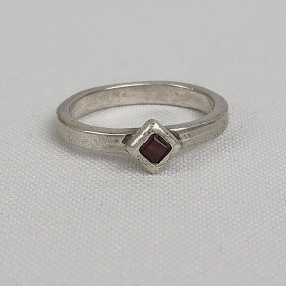 925 Sterling Silver NVC Red Gemstone Stacking Ring Size 8 - Picture 2 of 7